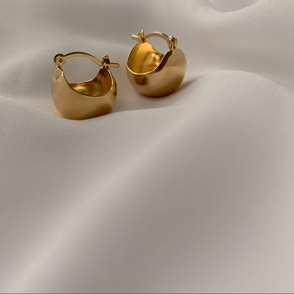 Madison Hoops | 18k Gold Filled - Picture 5 of 10